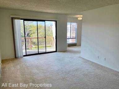 Main picture of 7 Commodore Dr