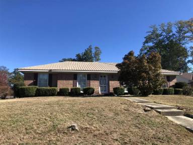 Main picture of 550 N Oakley Dr