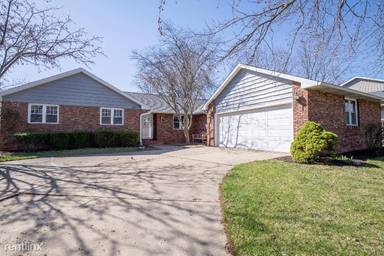 Main picture of 6421 N Camelot Rd