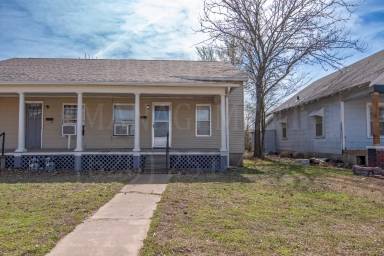 Main picture of 1413 W 5th St