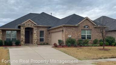 Main picture of 2947 Cayuga Ln