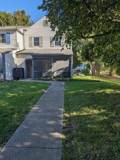 Main picture of 830 Woodcrest Dr