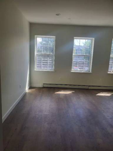 Main picture of 672 E 224th St