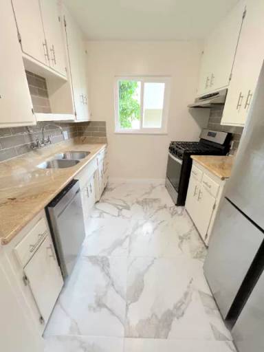 Main picture of 1415 N Harper Ave