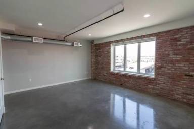 Main picture of 310 E 1st St