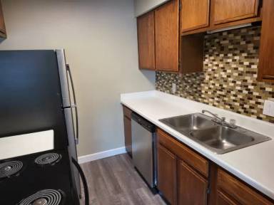 Main picture of 1325 N Meridian Ave