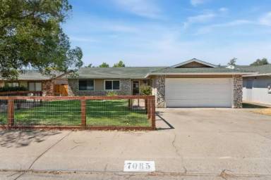 Main picture of 7085 Cloverleaf Way