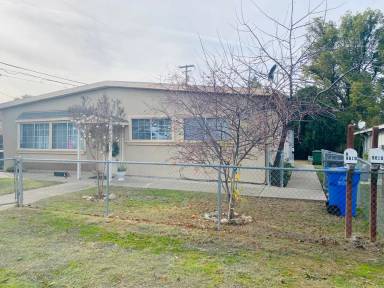 Main picture of 9620 Webb St