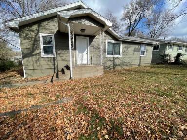Main picture of 2615 E Division St