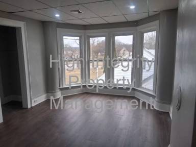 Main picture of 1405 Lake St