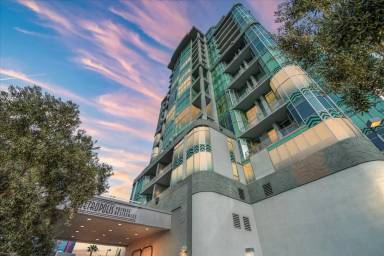 Main picture of The Metropolis