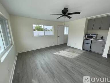 Main picture of 233 Cape Coral Pkwy E