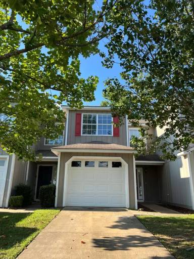 Main picture of 112 Commons Dr