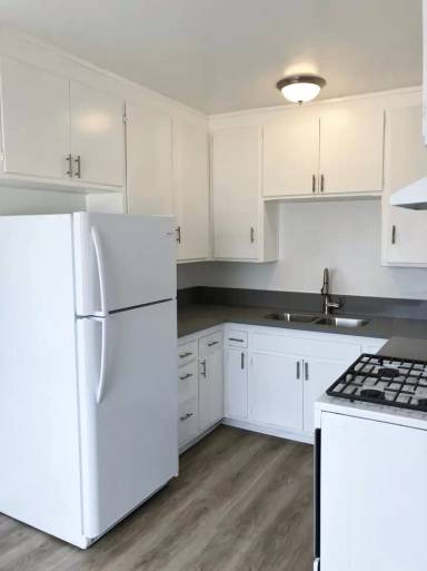 Main picture of 712 W Beach Ave