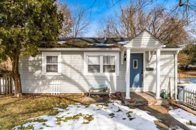 Main picture of 943 Curtis St