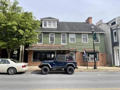 Main picture of 438 Locust St