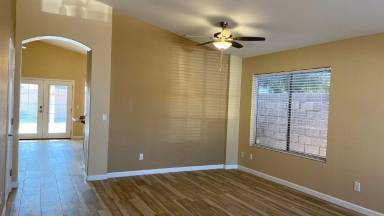 Main picture of 661 W Liberty Ln