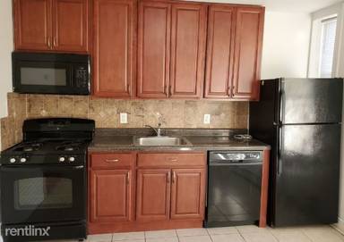 Main picture of 23 E 17th St