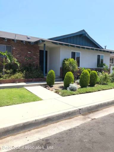 Main picture of 21020 Ladeene Ave
