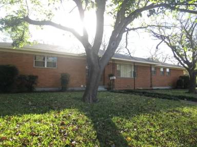 Main picture of 3600 Venice Dr