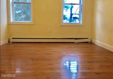 Main picture of 23 E 17th St