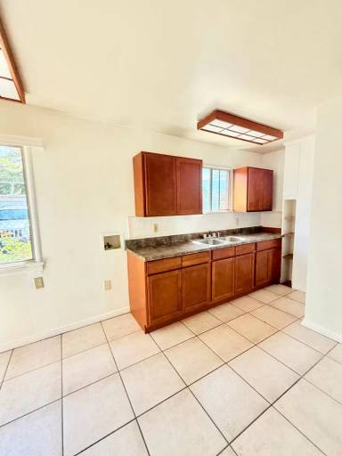 Main picture of 11353 Thienes Ave