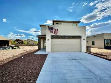 Main picture of 4877 Christian Azcarate St