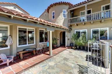 Main picture of 1140 S Rimpau Blvd