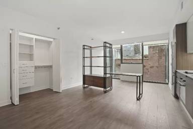 Main picture of 310 W Hubbard St