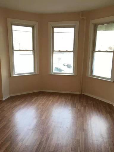 Main picture of 82 N 15th St