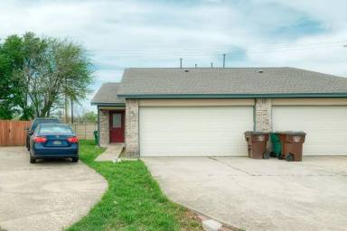 Main picture of 1500 Zephyr Ln