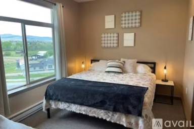 Main picture of 2832 Overlook Blvd