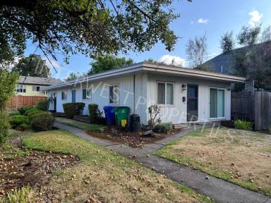 Main picture of 4205 SE Madison St