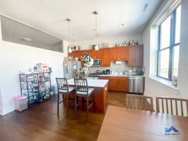 Main picture of 4601 N Ravenswood Ave