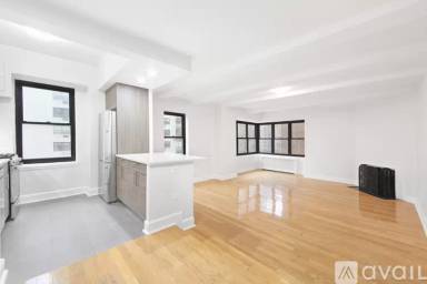 Main picture of 300 W 57th St