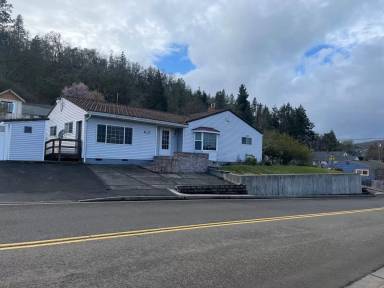 Main picture of 650 SE Ramp St