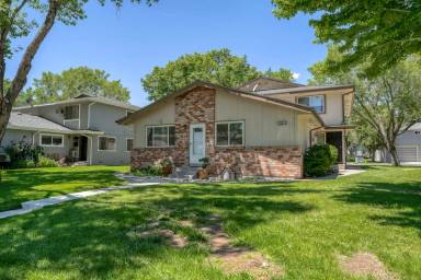 Main picture of 661 Oakwood Dr