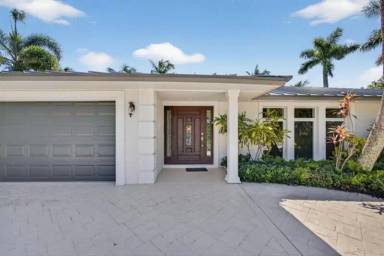 Main picture of 15 River Dr