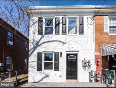 Main picture of 4336 Polk St NE