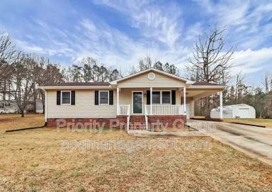 Main picture of 225 Pineland Ave