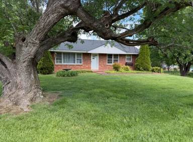 Main picture of 604 Ridgeview Dr