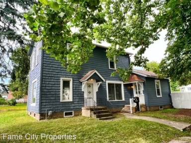 Main picture of 406 1st St NE