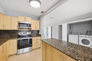 Main picture of 740 E Evanston Cir