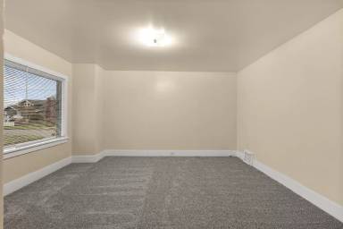 Main picture of 521 W 3rd St
