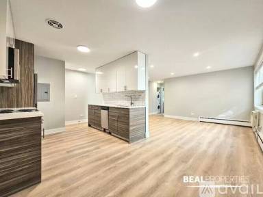 Main picture of 452 W Oakdale Ave