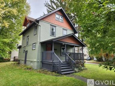 Main picture of 829 Storer Ave