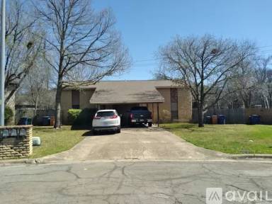Main picture of 8208B Hood Cir