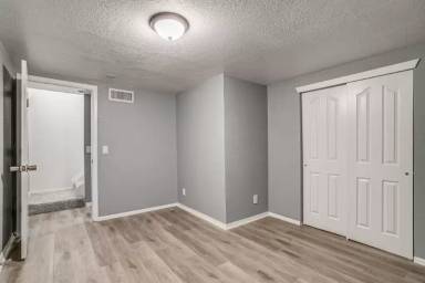 Main picture of 13031 Dexter St