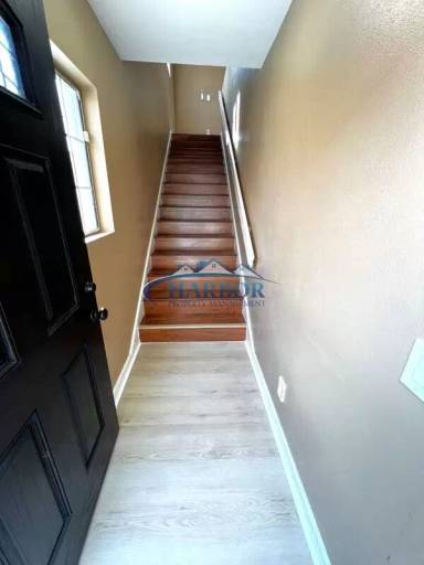 Main picture of 8128 Devenir Ave