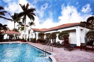 Main picture of 803 University Blvd